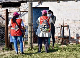Tassano, en un intenso operativo antidengue en el barrio Villa Chiquita