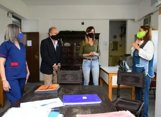 Lanari entregó la Bandera de la Ciudad a la Escuela Tobar García