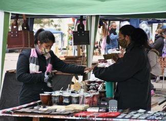 Otra exitosa presentación de la Feria de Artesanos en la plaza Cabral